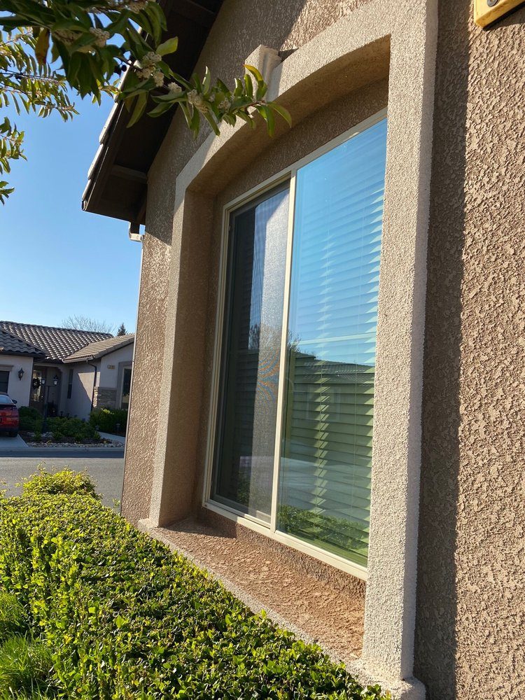 Streak-free exterior window glass on a Fresno home after cleaning